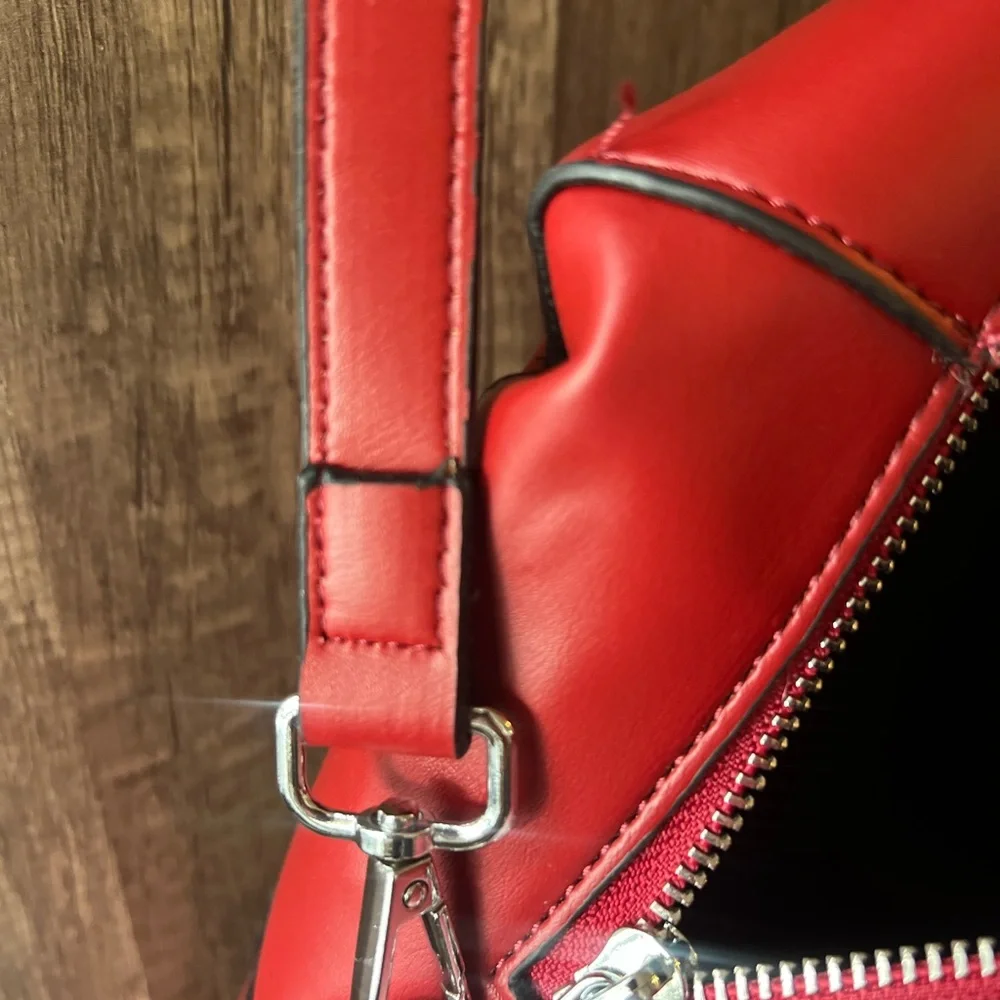 Bottega Veneta Tote Elegant Red Woven Tote Bag Full Zip - Picture 13 of 15